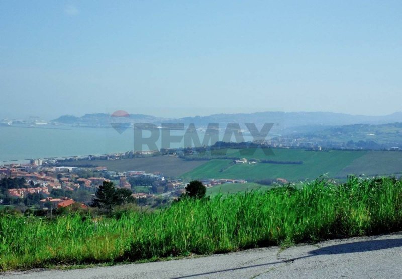 Villa in Falconara Marittima