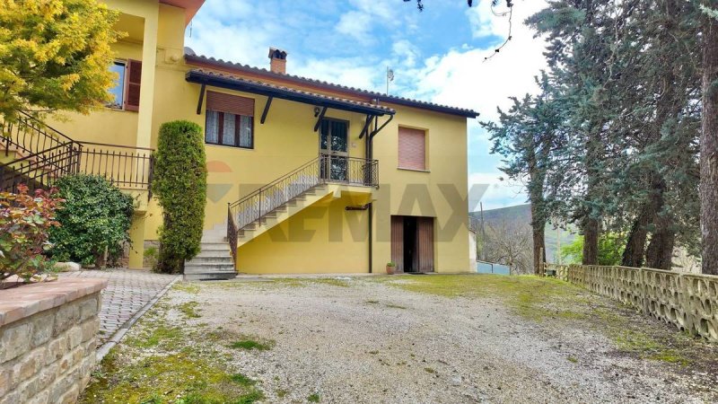 Semi-detached house in Arcevia