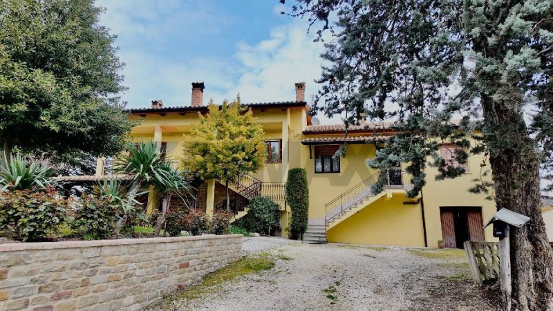 Semi-detached house in Arcevia