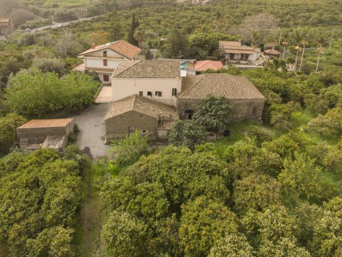 Klein huisje op het platteland in Fiumefreddo di Sicilia