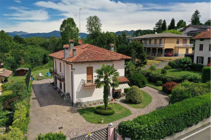 Villa à Casnate con Bernate