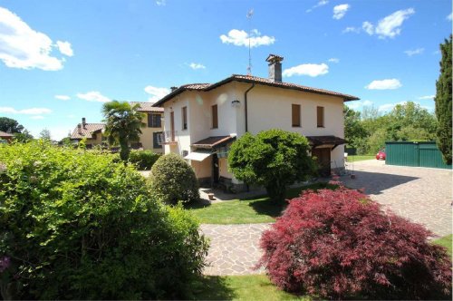 Villa in Casnate con Bernate