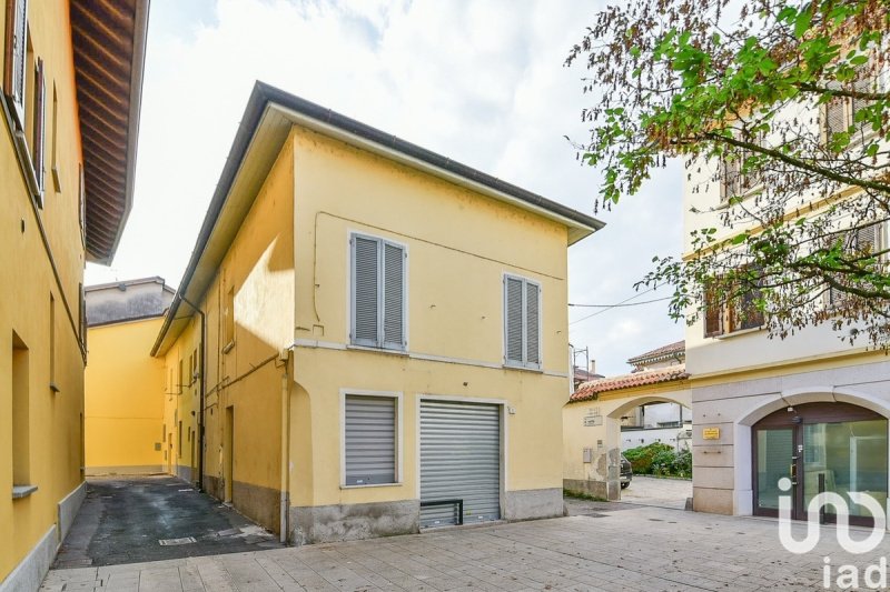 Commercial property in Lentate sul Seveso