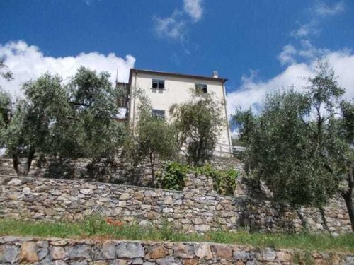 Hus på landet i Castiglione Chiavarese