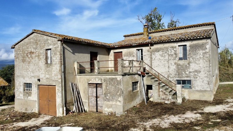 Casa di campagna a Todi