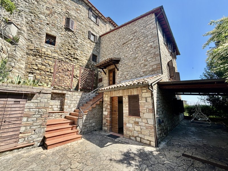Casa geminada em Monte Castello di Vibio