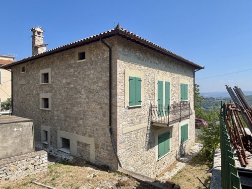 Einfamilienhaus in Baschi