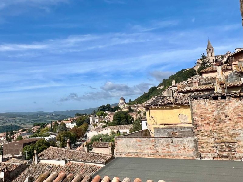 Apartamento independente em Todi