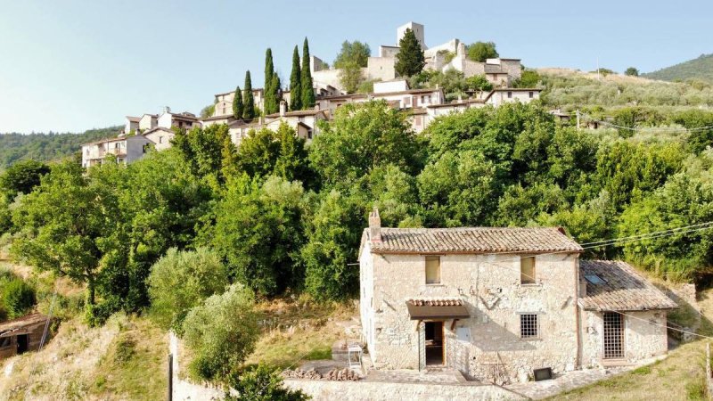 Casa di campagna a Massa Martana