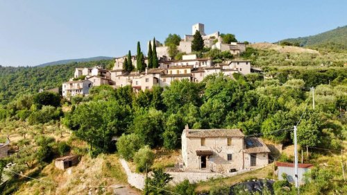 Casa di campagna a Massa Martana