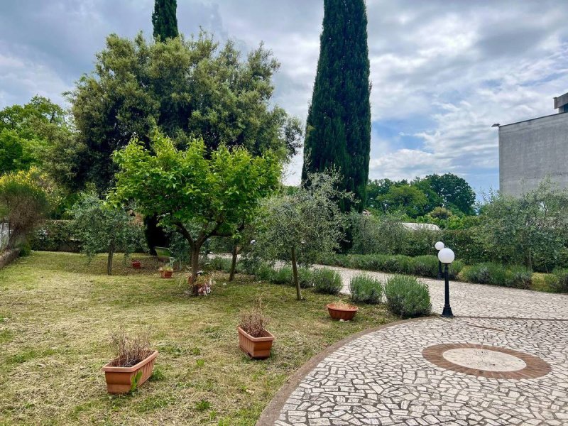 Casa indipendente a Massa Martana