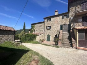 Top-to-bottom house in Cortona