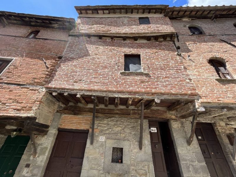 Hus från källare till tak i Cortona