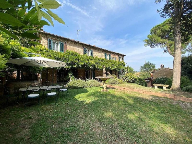 5 Bedrooms Farmhouse for sale in Foiano Della Chiana [798927] | Gate-away®