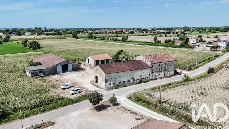 Casa de campo em Ceresara