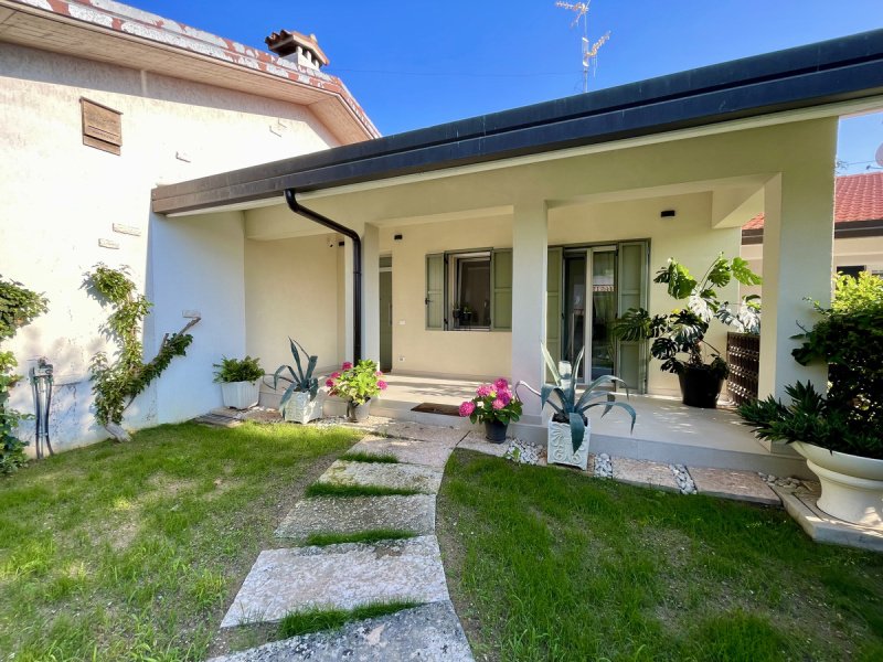 Semi-detached house in Sirmione