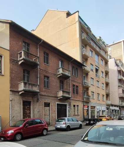 Top-to-bottom house in Turin