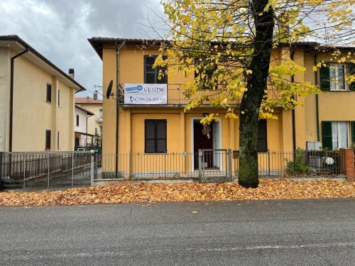 Doppelhaushälfte in Rieti