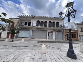 Edifício comercial em Torricella