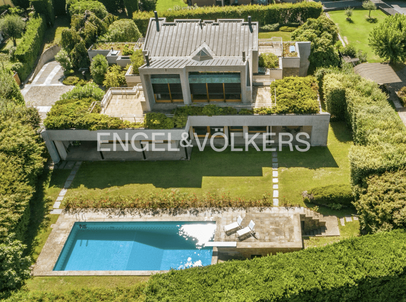 Villa a Lipomo