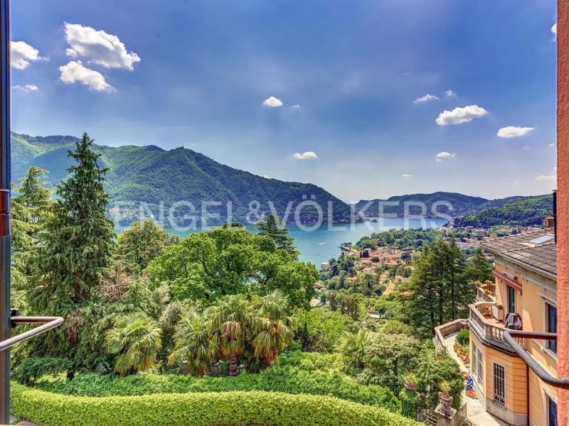 Semi-detached house in Cernobbio