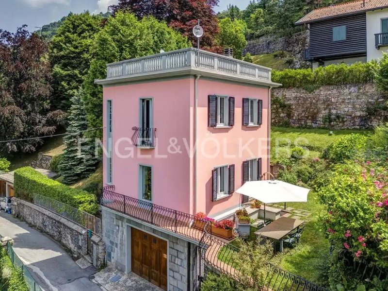 Villa in Brunate