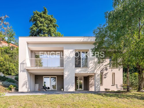 Villa in Erba
