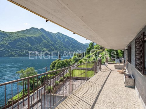 Terraced house in Brienno