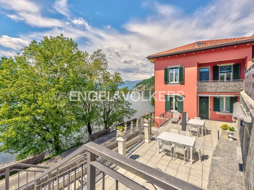 Вилла в Манделло-дель-Ларио