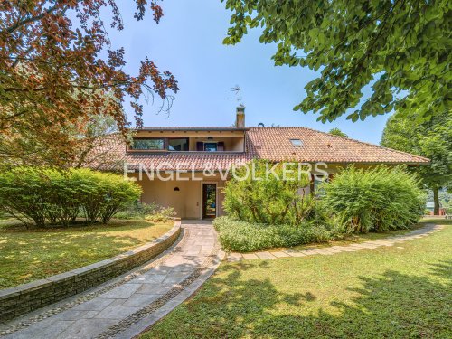 Villa in Barzago