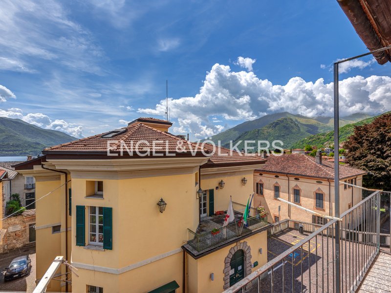 格拉韦多纳联合镇排楼