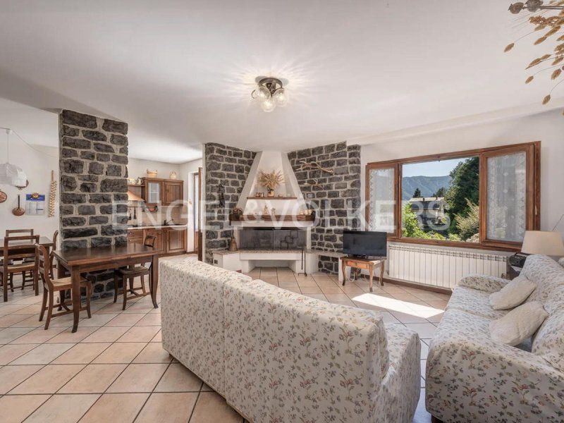 Vrijstaande woning in Plesio