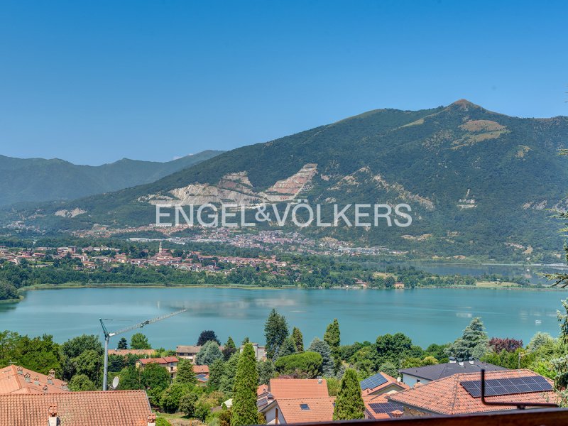 Takvåning i Oggiono