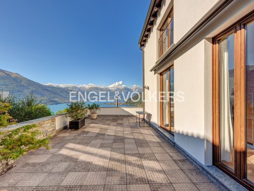 Casa geminada em Bellano