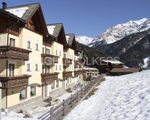 瓦尔富尔瓦公寓