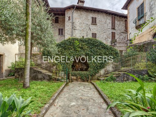 Hus på landet i Bellano