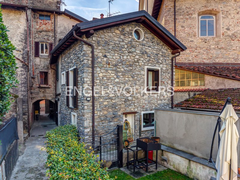 Detached house in Mandello del Lario