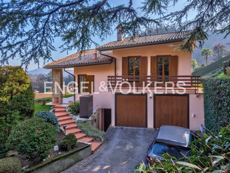 Villa i Olgiate Molgora