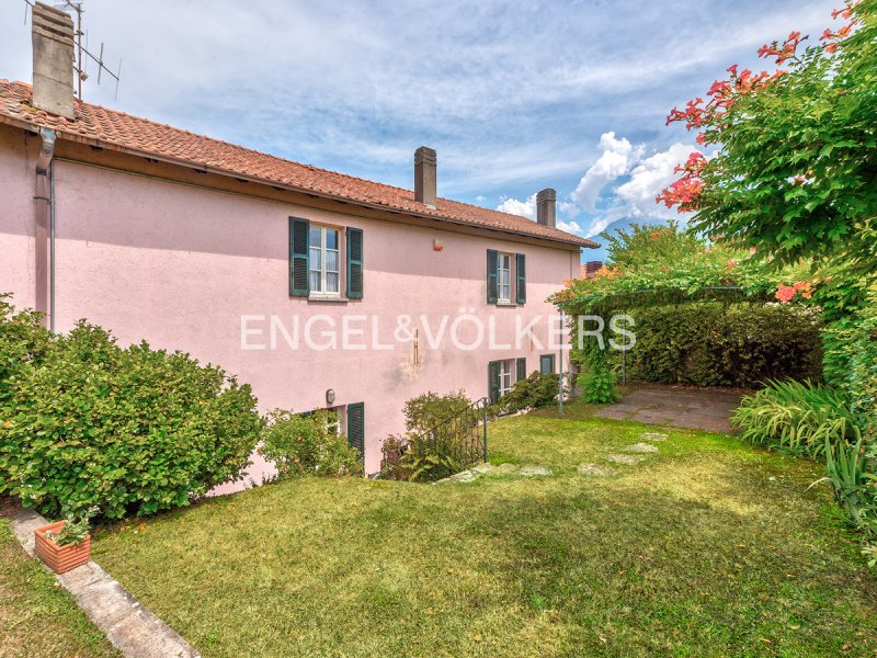 Casa geminada em Gravedona ed Uniti