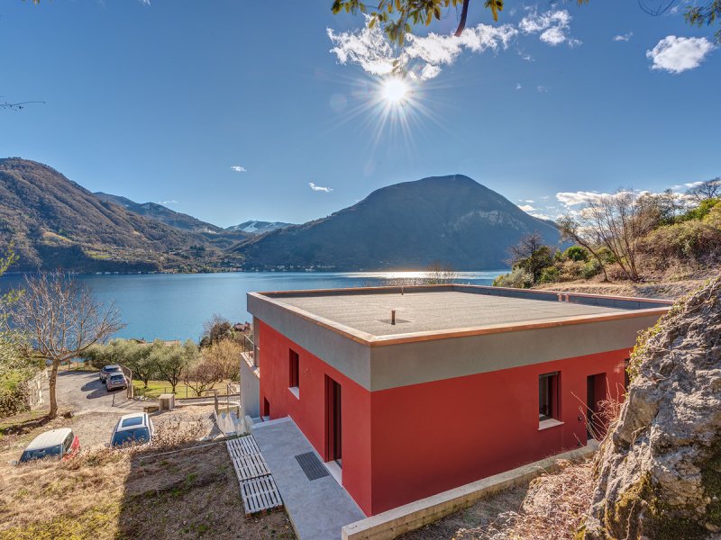 Villa i Porlezza