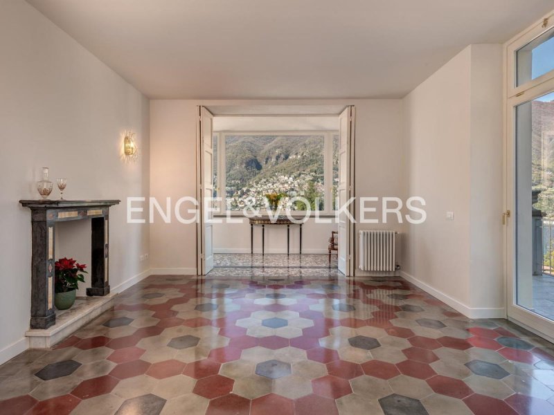 Villa in Torno