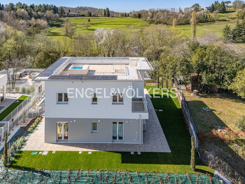 Villa in La Valletta Brianza