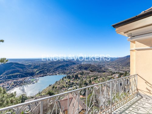Villa in Brunate