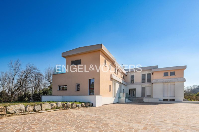 Appartamento a Monticello Brianza
