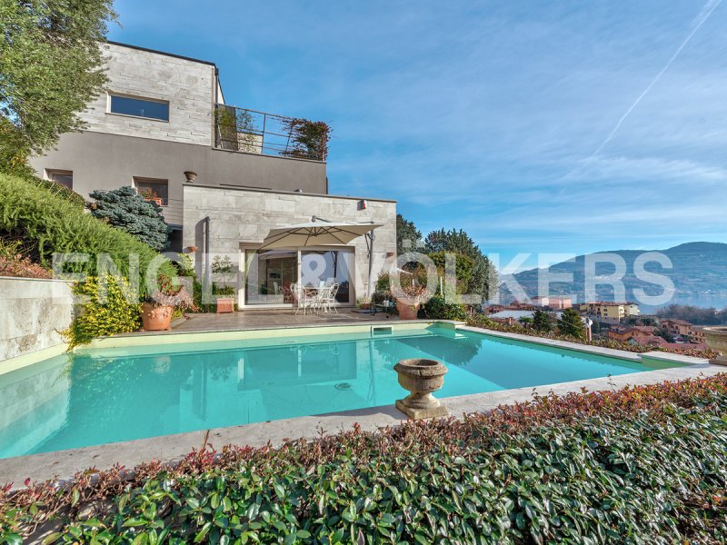 Villa in Civate