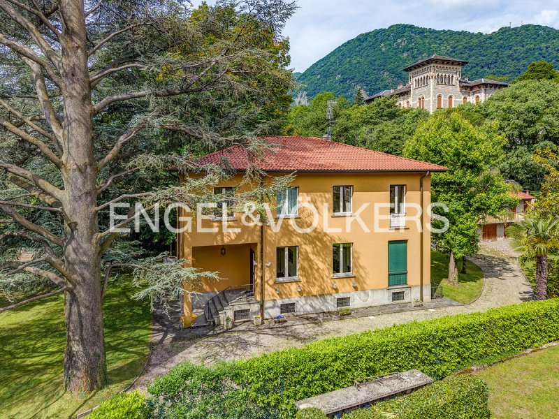 Villa in Canzo