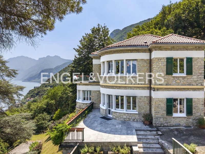 Villa in Oliveto Lario