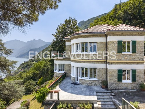 Villa in Oliveto Lario
