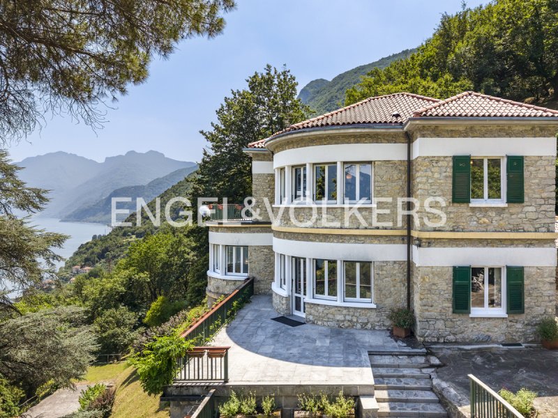 Villa in Oliveto Lario