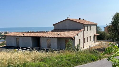 Vrijstaande woning in San Costanzo
